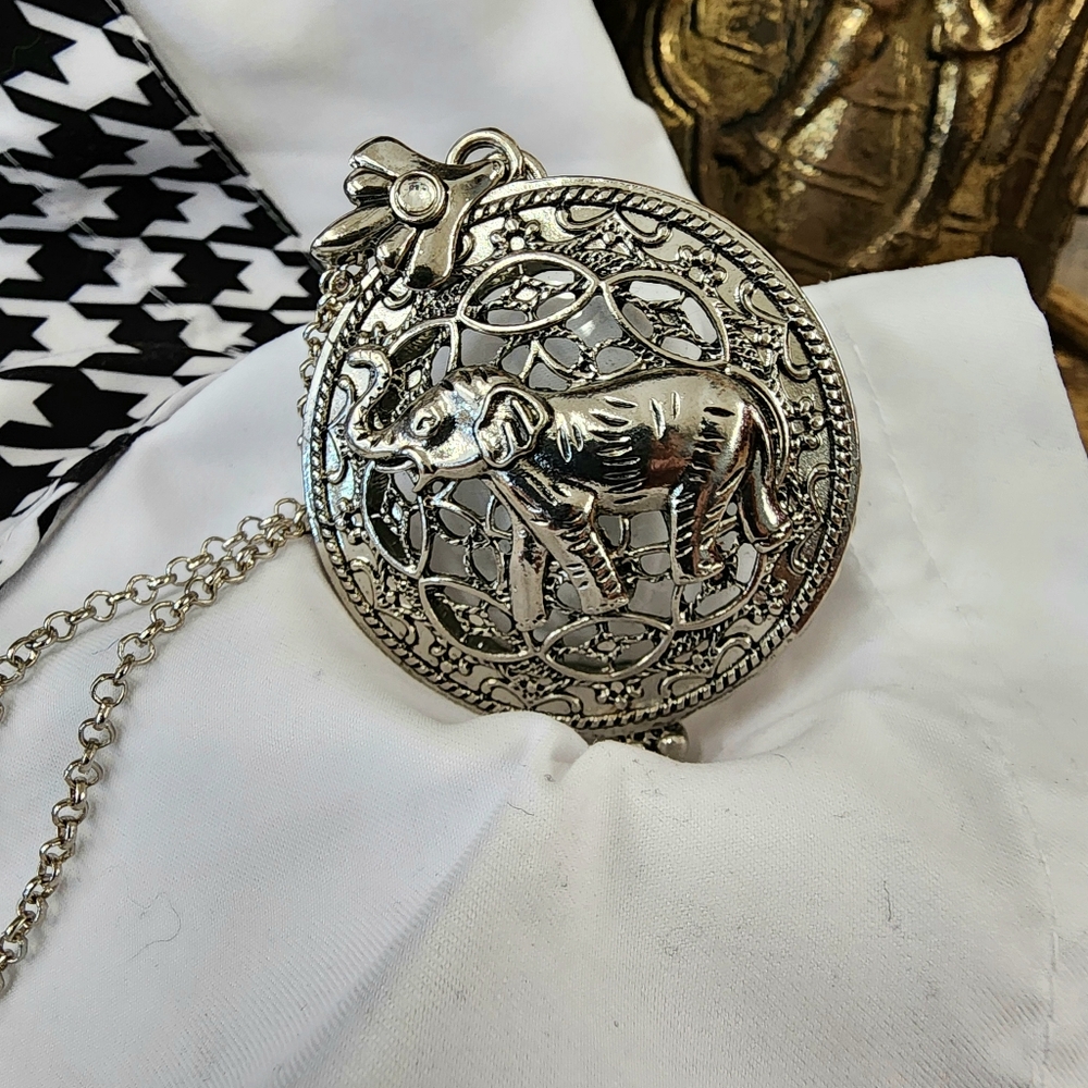 Silver Elephant Locket with Magnetic Closure - Alabama Team or Elephant Lovers